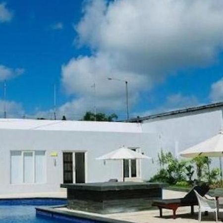 Front One Hotel Pamekasan Madura Zewnętrze zdjęcie