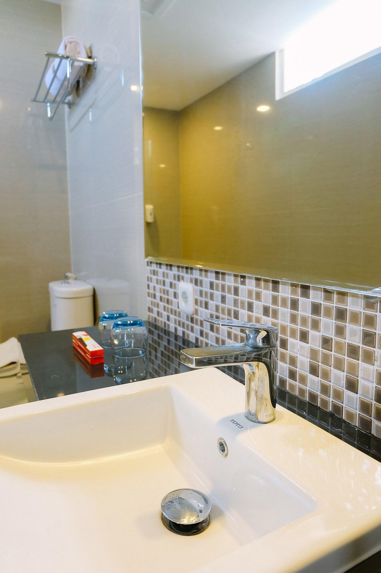 Front One Hotel Pamekasan Madura Zewnętrze zdjęcie