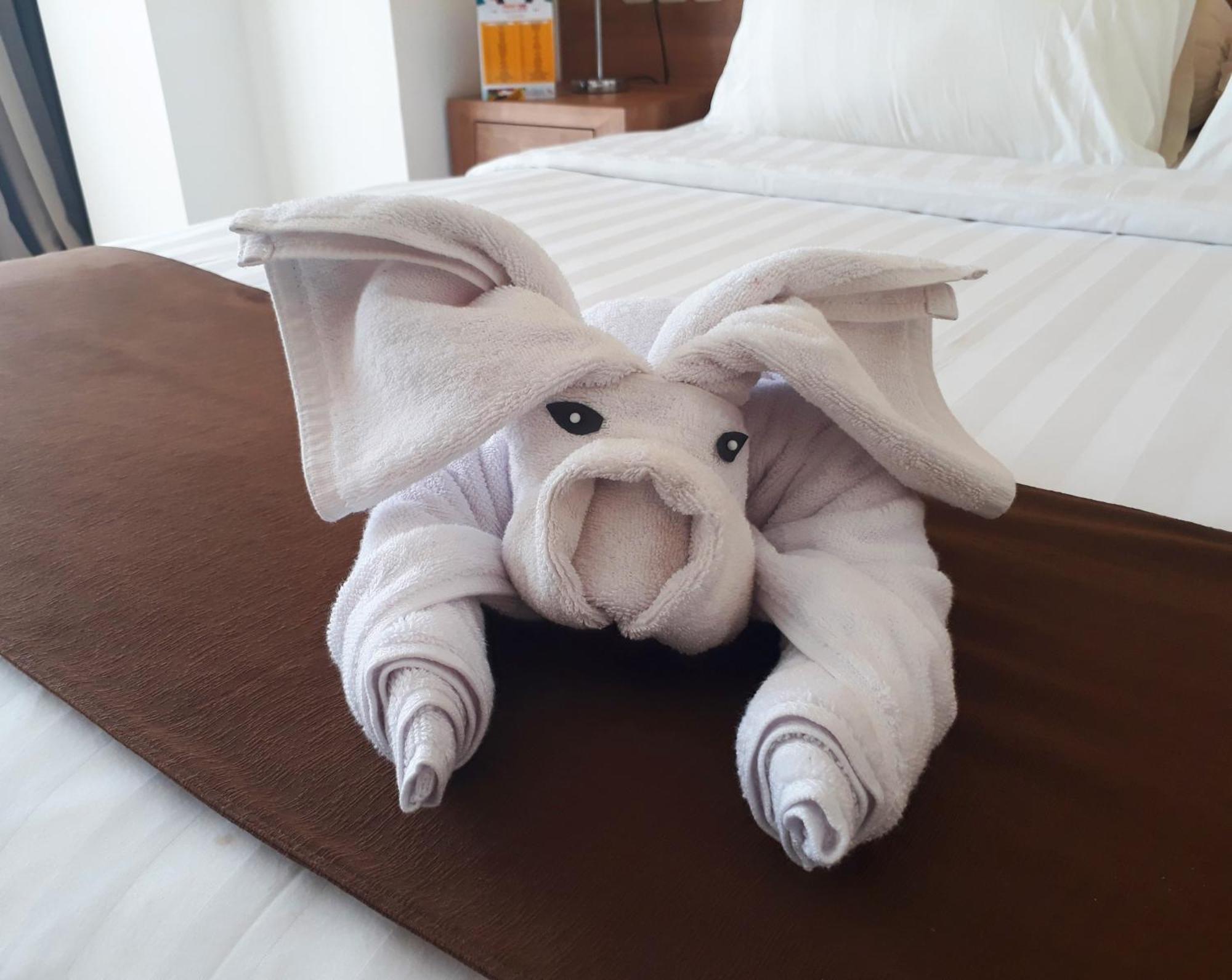 Front One Hotel Pamekasan Madura Zewnętrze zdjęcie