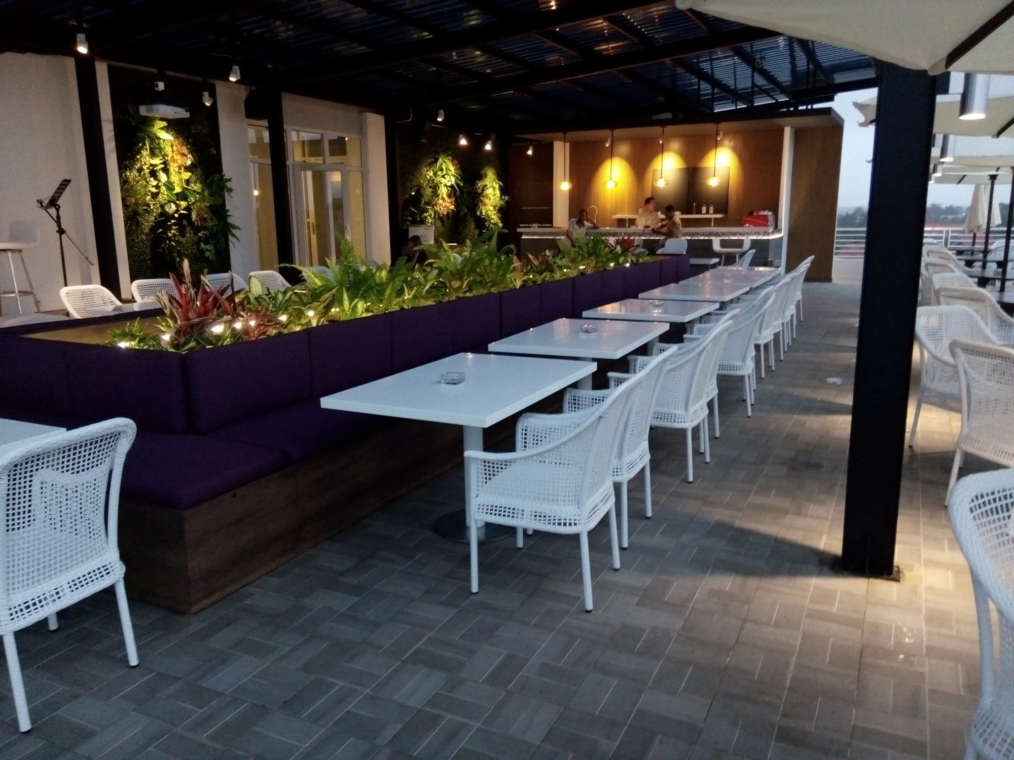 Front One Hotel Pamekasan Madura Zewnętrze zdjęcie