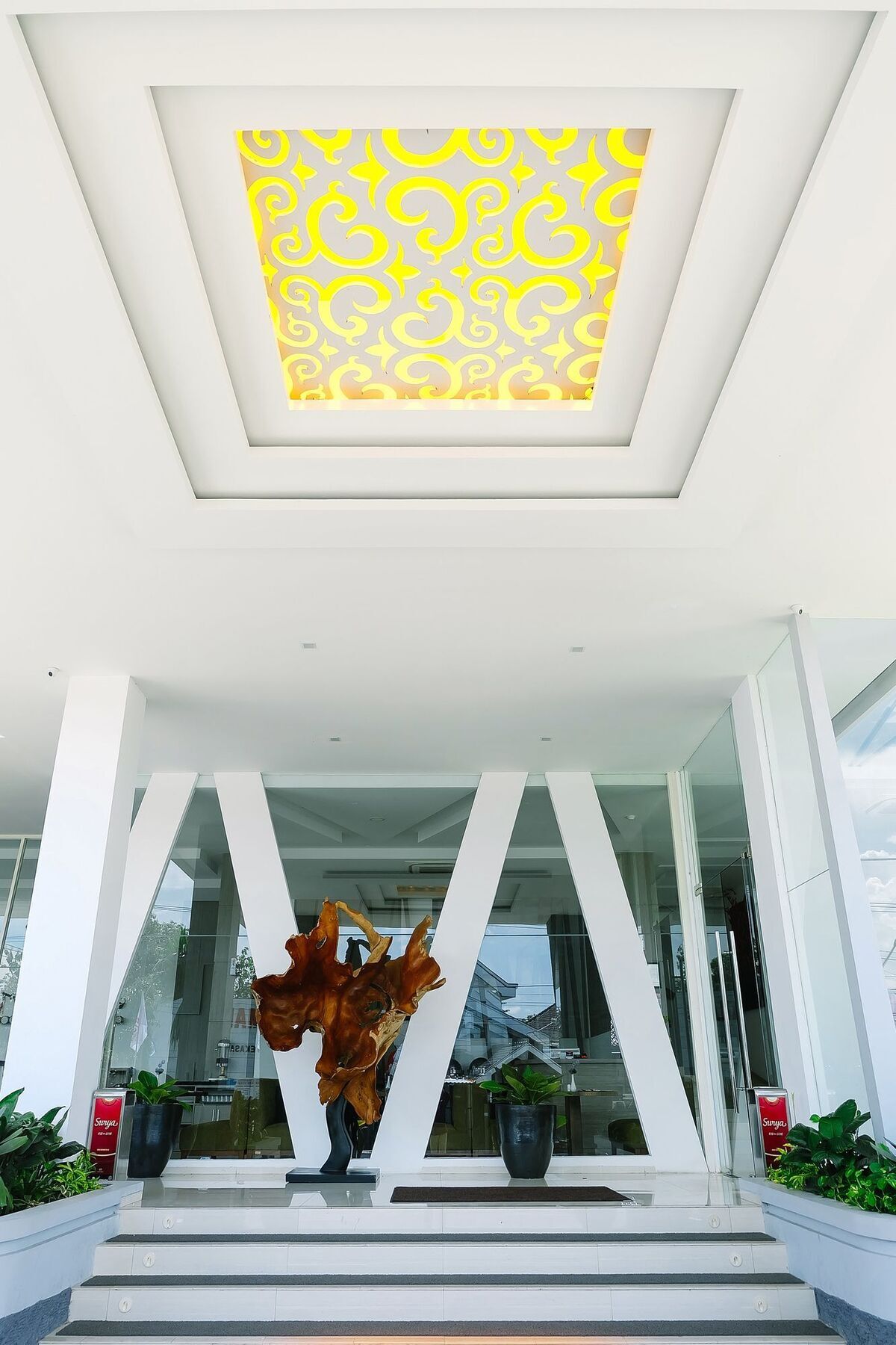 Front One Hotel Pamekasan Madura Zewnętrze zdjęcie