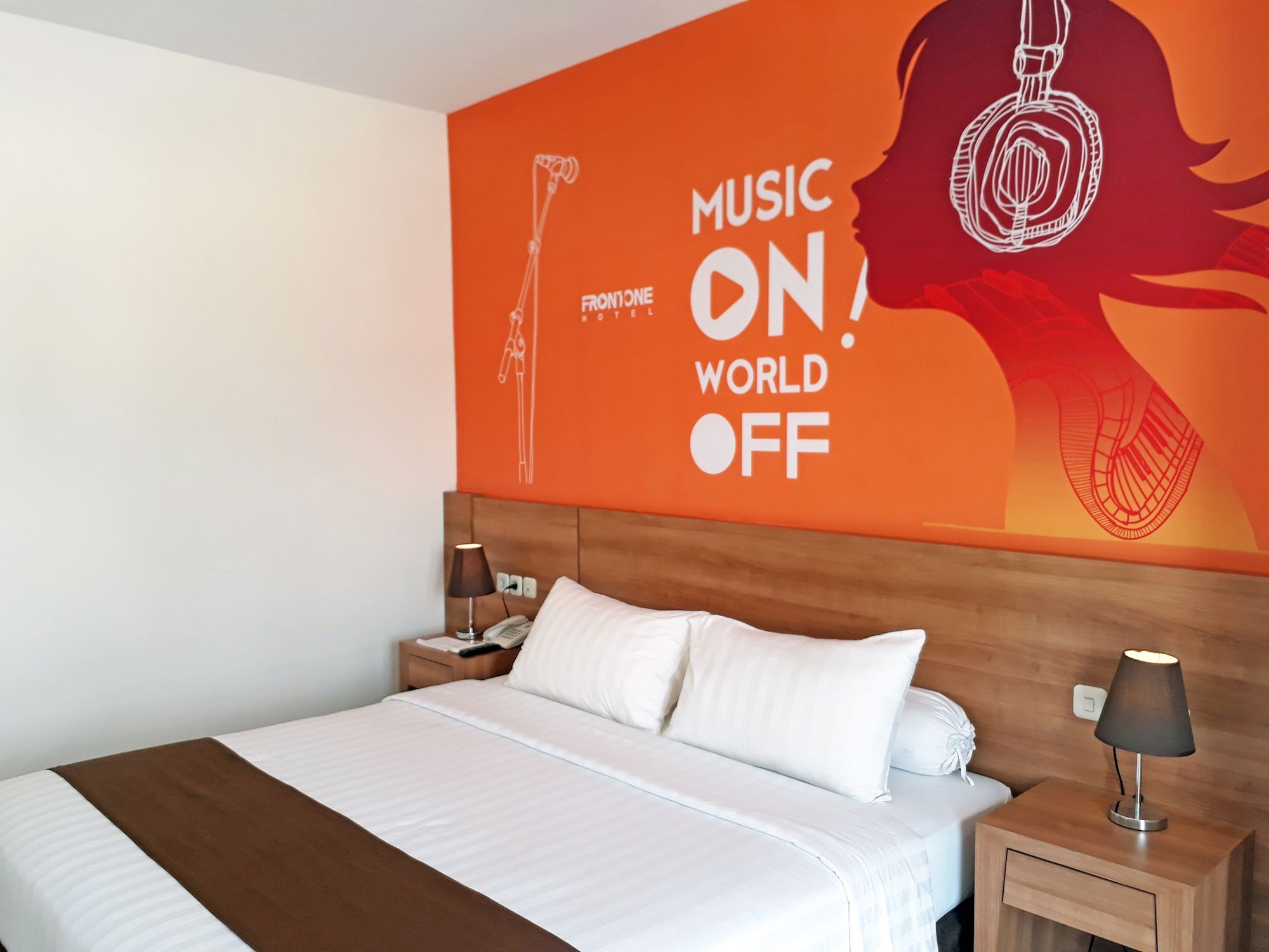 Front One Hotel Pamekasan Madura Zewnętrze zdjęcie